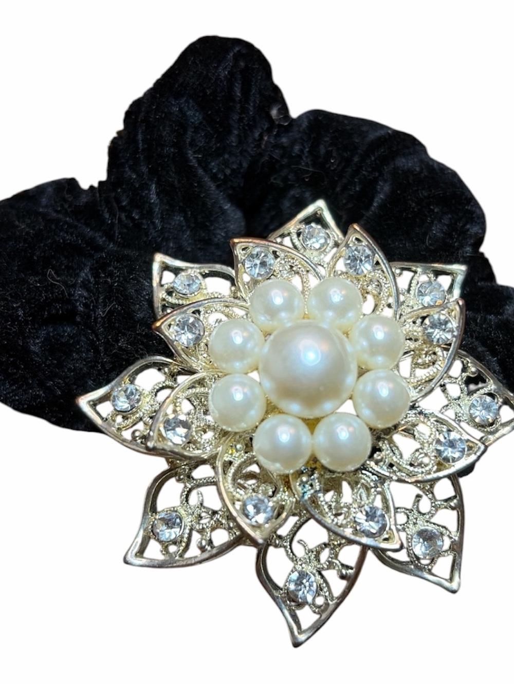 148 (brac) Black Velvet
Scrunchie with Pearl and Crystal Flower Embellishment